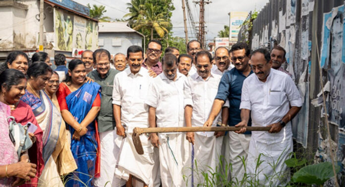 പുളിക്കീഴ് ബ്ലോക്ക് പഞ്ചായത്ത് തലത്തില് നടന്ന മഴക്കാലപൂർവ്വ ശുചീകരണം അഡ്വ.വർഗീസ് മാമ്മൻ എം.എൽ.എ. ഉദ്ഘാടനം ചെയ്തു പുളിക്കീഴ് ബ്ലോക്ക് പഞ്ചായത്ത് തലത്തില് നടന്ന മഴക്കാലപൂർവ്വ ശുചീകരണം അഡ്വ.വർഗീസ് മാമ്മൻ എം.എൽ.എ. ഉദ്ഘാടനം ചെയ്തു