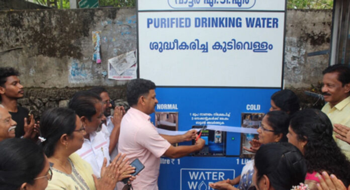 തുമ്പമണ് ജംഗ്ഷനില് വാട്ടര് എ.റ്റി.എം ഉത്ഘാടനം ചെയ്തു തുമ്പമണ് ജംഗ്ഷനില് വാട്ടര് എ.റ്റി.എം ഉത്ഘാടനം ചെയ്തു