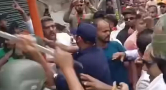 പശ്ചിമ ബംഗാളിൽ വീണ്ടും രാഷ്ട്രീയ അക്രമം : ബിജെപി നേതാവിന് വെടിയേറ്റു പശ്ചിമ ബംഗാളിൽ വീണ്ടും രാഷ്ട്രീയ അക്രമം : ബിജെപി നേതാവിന് വെടിയേറ്റു