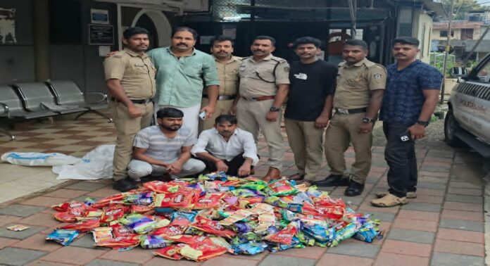 റാന്നിയിൽ വൻ പുകയില വേട്ട : ലോഡ്ജിൽ നിന്ന് 2425 പാക്കറ്റ് ഹാൻസും ശംഭുവും പിടികൂടി, രണ്ട് യു.പി സ്വദേശികൾ കസ്റ്റഡിയിൽ റാന്നിയിൽ വൻ പുകയില വേട്ട : ലോഡ്ജിൽ നിന്ന് 2425 പാക്കറ്റ് ഹാൻസും ശംഭുവും പിടികൂടി, രണ്ട് യു.പി സ്വദേശികൾ കസ്റ്റഡിയിൽ