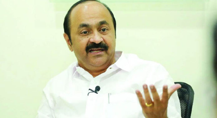 മുഖ്യമന്ത്രിയുടെ ഓഫീസ് കൂടുതൽ പ്രൊഫഷണലാകും; ഉച്ചകഴിഞ്ഞ് മൂന്ന് മുതൽ അഞ്ച് വരെ പൊതുജനങ്ങൾക്ക് മുഖ്യമന്ത്രിയെ നേരിൽ കാണാം മുഖ്യമന്ത്രിയുടെ ഓഫീസ് കൂടുതൽ പ്രൊഫഷണലാകും; ഉച്ചകഴിഞ്ഞ് മൂന്ന് മുതൽ അഞ്ച് വരെ പൊതുജനങ്ങൾക്ക് മുഖ്യമന്ത്രിയെ നേരിൽ കാണാം