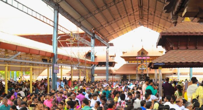 ഭക്തജന തിരക്ക് ; ഗുരുവായൂരിലും വെർച്വൽ ക്യൂ സംവിധാനം ഭക്തജന തിരക്ക് ; ഗുരുവായൂരിലും വെർച്വൽ ക്യൂ സംവിധാനം