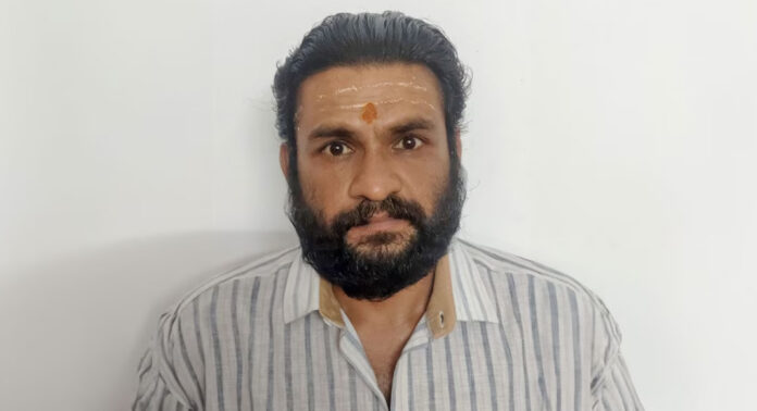 ഓപ്പറേഷൻ തൂഫാൻ ; കഞ്ചാവുമായി ജോത്സ്യൻ പിടിയിൽ ഓപ്പറേഷൻ തൂഫാൻ ; കഞ്ചാവുമായി ജോത്സ്യൻ പിടിയിൽ