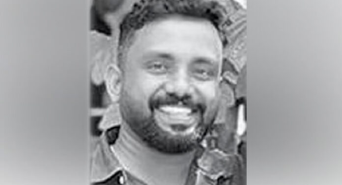 കണ്ണൂരിൽ റോഡരികിൽ നിർത്തിയിട്ട കാറിൽ യുവാവിന്റെ മൃതദേഹം കണ്ണൂരിൽ റോഡരികിൽ നിർത്തിയിട്ട കാറിൽ യുവാവിന്റെ മൃതദേഹം