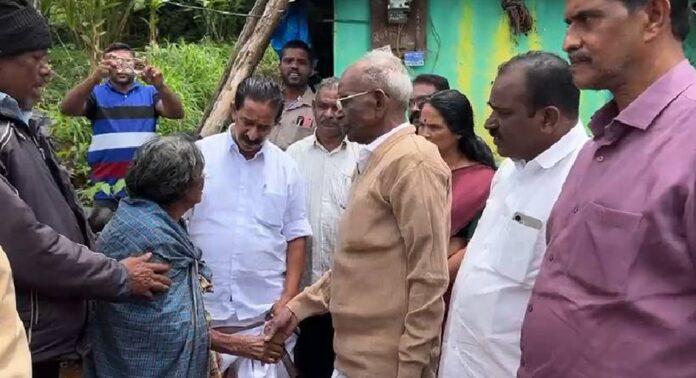 ചിന്നക്കനാലിൽ കാട്ടാനയാക്രമണത്തിൽ കൊല്ലപ്പെട്ട മാരിയുടെ കുടുംബത്തെ സിപിഎം നേതാക്കൾ സന്ദർശിച്ചു ചിന്നക്കനാലിൽ കാട്ടാനയാക്രമണത്തിൽ കൊല്ലപ്പെട്ട മാരിയുടെ കുടുംബത്തെ സിപിഎം നേതാക്കൾ സന്ദർശിച്ചു