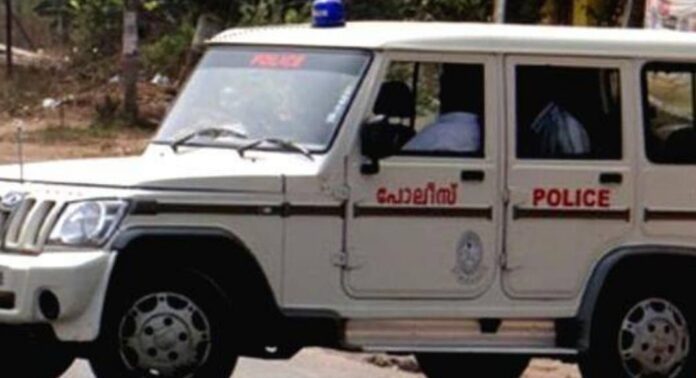 മുത്തശ്ശിക്കൊപ്പം സ്റ്റേഷനിലെത്തിയ 16 വയസുകാരനോട് ക്രൂരത ; ആഭ്യന്തര മന്ത്രിക്കും മനുഷ്യാവകാശ കമ്മീഷനും പരാതി നൽകി കുടുംബം മുത്തശ്ശിക്കൊപ്പം സ്റ്റേഷനിലെത്തിയ 16 വയസുകാരനോട് ക്രൂരത ; ആഭ്യന്തര മന്ത്രിക്കും മനുഷ്യാവകാശ കമ്മീഷനും പരാതി നൽകി കുടുംബം