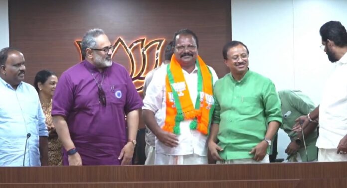 സിപിഐഎം മുന് ഏരിയാ സെക്രട്ടറി എസ്എസ് ബിജു ബിജെപിയില് ചേര്ന്നു സിപിഐഎം മുന് ഏരിയാ സെക്രട്ടറി എസ്എസ് ബിജു ബിജെപിയില് ചേര്ന്നു