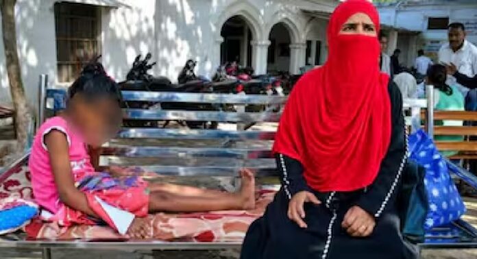 മാനസിക അസ്വാസ്ഥ്യമുള്ള പതിനാലുകാരിയോട് ഡോക്ടറുടെ കണ്ണില്ലാ ക്രൂരത ; കൈക്കൂലി നൽകിയത് കുറഞ്ഞുപോയെന്ന് പറഞ്ഞ് കുട്ടിയുടെ നേരെയാക്കിയ കാൽ വീണ്ടും ഒടിച്ചു മാനസിക അസ്വാസ്ഥ്യമുള്ള പതിനാലുകാരിയോട് ഡോക്ടറുടെ കണ്ണില്ലാ ക്രൂരത ; കൈക്കൂലി നൽകിയത് കുറഞ്ഞുപോയെന്ന് പറഞ്ഞ് കുട്ടിയുടെ നേരെയാക്കിയ കാൽ വീണ്ടും ഒടിച്ചു