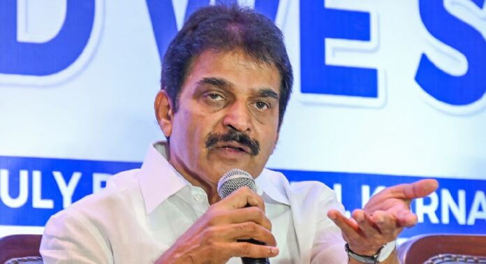 ആർഎസ്എസ് ചടങ്ങിൽ പങ്കെടുത്ത വിസിമാർ പ്രബുദ്ധ കേരളത്തിന് അപമാനം : കെസി വേണുഗോപാൽ ആർഎസ്എസ് ചടങ്ങിൽ പങ്കെടുത്ത വിസിമാർ പ്രബുദ്ധ കേരളത്തിന് അപമാനം : കെസി വേണുഗോപാൽ