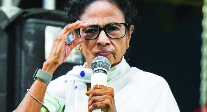 മമത ബാനർജി ഉൾപ്പെടെ ഉള്ള നേതാക്കൾക്ക് വക്കീൽ നോട്ടീസയച്ച് വിമത എംപിയുടെ മകൻ മമത ബാനർജി ഉൾപ്പെടെ ഉള്ള നേതാക്കൾക്ക് വക്കീൽ നോട്ടീസയച്ച് വിമത എംപിയുടെ മകൻ