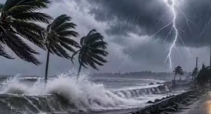 സംസ്ഥാനത്ത് അതിശക്തമായ മഴയ്ക്ക് സാധ്യത ; രണ്ട് ജില്ലകളില് ഓറഞ്ച് അലര്ട്ട് തുടരും സംസ്ഥാനത്ത് അതിശക്തമായ മഴയ്ക്ക് സാധ്യത ; രണ്ട് ജില്ലകളില് ഓറഞ്ച് അലര്ട്ട് തുടരും