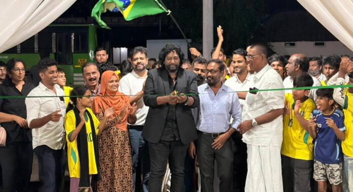 ആവേശക്കടലായി ഫോർട്ട് കൊച്ചി ; ലോകകപ്പ് ആവേശത്തിന് മാറ്റുകൂട്ടാൻ ഫിഫ ഫാൻ സോൺ തുറന്നു ആവേശക്കടലായി ഫോർട്ട് കൊച്ചി ; ലോകകപ്പ് ആവേശത്തിന് മാറ്റുകൂട്ടാൻ ഫിഫ ഫാൻ സോൺ തുറന്നു