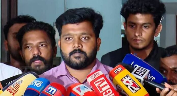 പത്ത് വർഷക്കാലം ചെയ്തുകൂട്ടിയ കാര്യങ്ങളിൽ ഇപ്പോൾ പ്രതിപക്ഷ നേതാവായിരിക്കുന്ന പിണറായി വിജയൻ ആത്മപരിശോധന നടത്തണണമെന്ന് എംഎൽഎ എഡി തോമസ് പത്ത് വർഷക്കാലം ചെയ്തുകൂട്ടിയ കാര്യങ്ങളിൽ ഇപ്പോൾ പ്രതിപക്ഷ നേതാവായിരിക്കുന്ന പിണറായി വിജയൻ ആത്മപരിശോധന നടത്തണണമെന്ന് എംഎൽഎ എഡി തോമസ്