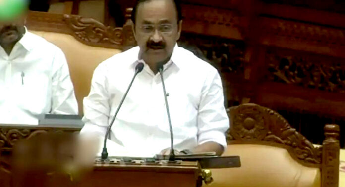 എല്ലാ കുടുംബങ്ങൾക്കും 25 ലക്ഷം രൂപയുടെ ചികിത്സാ സഹായം ; ഉമ്മൻചാണ്ടി ആരോഗ്യ ഇൻഷുറൻസ് പദ്ധതി പ്രഖ്യാപിച്ച് മുഖ്യമന്ത്രി എല്ലാ കുടുംബങ്ങൾക്കും 25 ലക്ഷം രൂപയുടെ ചികിത്സാ സഹായം ; ഉമ്മൻചാണ്ടി ആരോഗ്യ ഇൻഷുറൻസ് പദ്ധതി പ്രഖ്യാപിച്ച് മുഖ്യമന്ത്രി