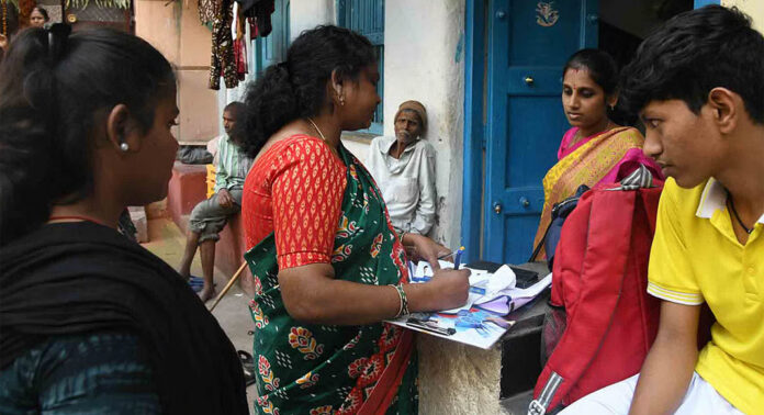 ഇന്ന് മുതൽ സെൻസസ് കണക്കെടുപ്പ് ; എന്യൂമറേറ്റർമാർ വീടുകളിലെത്തി വിവരം ശേഖരിക്കും ഇന്ന് മുതൽ സെൻസസ് കണക്കെടുപ്പ് ; എന്യൂമറേറ്റർമാർ വീടുകളിലെത്തി വിവരം ശേഖരിക്കും