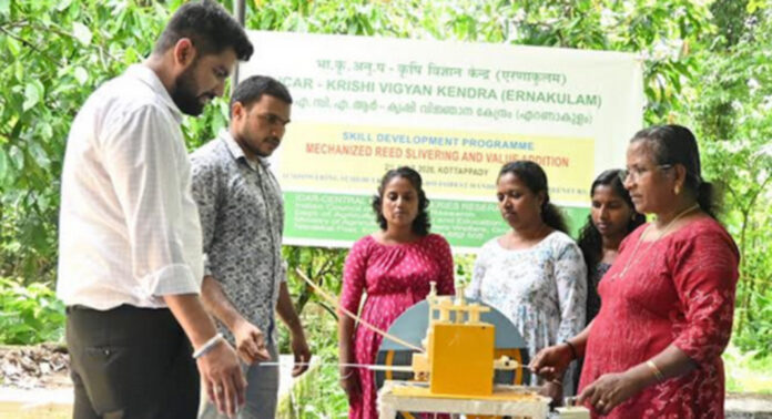 ഈറ്റ ഉൽപ്പന്ന നിർമാണത്തിൽ യന്ത്രവത്കരണവുമായി എറണാകുളം കൃഷി വിജ്ഞാന കേന്ദ്രം ഈറ്റ ഉൽപ്പന്ന നിർമാണത്തിൽ യന്ത്രവത്കരണവുമായി എറണാകുളം കൃഷി വിജ്ഞാന കേന്ദ്രം