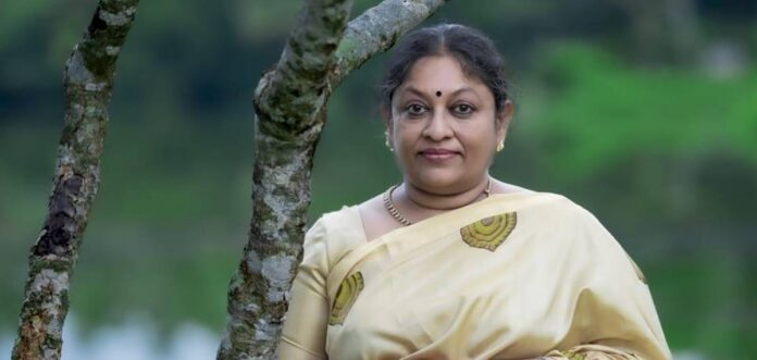 ‘കലാച്ചി’ വിവാദത്തിൽ മറുപടിയുമായി കെ.ആർ മീര ; എറിയുന്ന കല്ലുകൾ പെറുക്കിക്കൂട്ടി മറ്റൊരു കൊട്ടാരം പണിയും ‘കലാച്ചി’ വിവാദത്തിൽ മറുപടിയുമായി കെ.ആർ മീര ; എറിയുന്ന കല്ലുകൾ പെറുക്കിക്കൂട്ടി മറ്റൊരു കൊട്ടാരം പണിയും