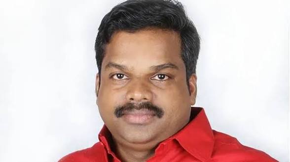 ഒരു ശബ്ദം പോലും ഉയര്ത്താതെയാണ് യുഡിഎഫ് സര്ക്കാര് ഗവര്ണറുടെ യൂണിവേഴ്സിറ്റി കാവിവത്ക്കരണത്തെ അംഗീകരിച്ച് കൊടുത്തത്: കെ യു ജനീഷ് കുമാര് എംഎല്എ ഒരു ശബ്ദം പോലും ഉയര്ത്താതെയാണ് യുഡിഎഫ് സര്ക്കാര് ഗവര്ണറുടെ യൂണിവേഴ്സിറ്റി കാവിവത്ക്കരണത്തെ അംഗീകരിച്ച് കൊടുത്തത്: കെ യു ജനീഷ് കുമാര് എംഎല്എ