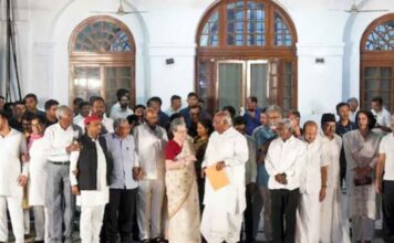 കോൺഗ്രസ് അധ്യക്ഷൻ മല്ലികാർജ്ജുൻ ഖർഗെ വിളിച്ചുചേർത്ത ‘ഇന്ത്യ’ സഖ്യത്തിന്റെ യോഗത്തിൽ കടുത്ത അനിശ്ചിതത്വം