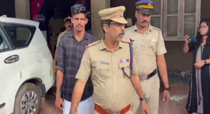 കാഫിർ സ്ക്രീൻ ഷോട്ട് കേസ് ; ജിതിൻ ഭാസ്കറിന്റെ ജാമ്യാപേക്ഷ തള്ളി കാഫിർ സ്ക്രീൻ ഷോട്ട് കേസ് ; ജിതിൻ ഭാസ്കറിന്റെ ജാമ്യാപേക്ഷ തള്ളി