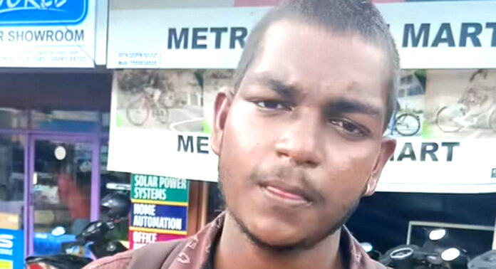കലഞ്ഞൂരിൽ തുണിക്കടയുടെ ഗ്ലാസ് ഇടിച്ച് തകർത്ത് ജാക്കറ്റും ഷർട്ടും കവർന്ന യുവാവ് പിടിയിൽ കലഞ്ഞൂരിൽ തുണിക്കടയുടെ ഗ്ലാസ് ഇടിച്ച് തകർത്ത് ജാക്കറ്റും ഷർട്ടും കവർന്ന യുവാവ് പിടിയിൽ