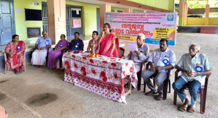 കോന്നി എലിമുള്ളുംപ്ലാക്കൽ മേരി പീറ്റർ മെമ്മോറിയൽ വയോജന ക്ലബ്ബ് സൗജന്യ കണ്ണട വിതരണം നടത്തി കോന്നി എലിമുള്ളുംപ്ലാക്കൽ മേരി പീറ്റർ മെമ്മോറിയൽ വയോജന ക്ലബ്ബ് സൗജന്യ കണ്ണട വിതരണം നടത്തി