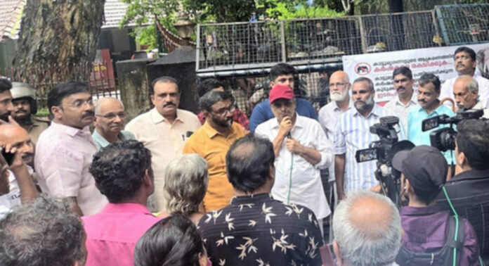 കോന്നിയിലെ വന്യമൃഗ ശല്യത്തിനെതിരെ ആക്ഷന് കൗണ്സില് ഡി.എഫ്.ഓ ഓഫീസ് മാര്ച്ച് നടത്തി കോന്നിയിലെ വന്യമൃഗ ശല്യത്തിനെതിരെ ആക്ഷന് കൗണ്സില് ഡി.എഫ്.ഓ ഓഫീസ് മാര്ച്ച് നടത്തി