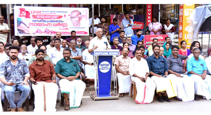 പെട്രോളിയം, പാചക വാതക വില വർധനയ്ക്കും വിലക്കയറ്റത്തിനുമെതിരെ കോന്നിയില് സിപിഎം ധര്ണ്ണ നടത്തി പെട്രോളിയം, പാചക വാതക വില വർധനയ്ക്കും വിലക്കയറ്റത്തിനുമെതിരെ കോന്നിയില് സിപിഎം ധര്ണ്ണ നടത്തി