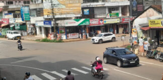 ദിവസേന ചോര വീഴുന്ന കുമ്പഴ ജംഗ്ഷനില് ട്രാഫിക് സിഗ്നല് ലൈറ്റുകള് സ്ഥാപിക്കാന് പത്തനംതിട്ട നഗരസഭ തയ്യാറാകണം