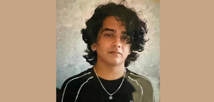 ട്രെയിൻ വാതിൽ അടയ്ക്കുന്നതുമായി ബന്ധപ്പെട്ട് വഴക്ക് ; മുംബൈയിൽ ഓടിക്കൊണ്ടിരുന്ന തീവണ്ടിയിൽ ക്രൂരമായ കൊലപാതകം ട്രെയിൻ വാതിൽ അടയ്ക്കുന്നതുമായി ബന്ധപ്പെട്ട് വഴക്ക് ; മുംബൈയിൽ ഓടിക്കൊണ്ടിരുന്ന തീവണ്ടിയിൽ ക്രൂരമായ കൊലപാതകം