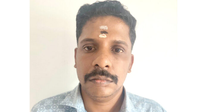സ്കൂള് ബസ്സില്വെച്ച് പെൺകുട്ടിക്ക് പീഡനം : അടൂര് ആനയടി സ്വദേശിയായ പ്രതിക്ക് ആറ് വർഷം കഠിന തടവും പിഴയും സ്കൂള് ബസ്സില്വെച്ച് പെൺകുട്ടിക്ക് പീഡനം : അടൂര് ആനയടി സ്വദേശിയായ പ്രതിക്ക് ആറ് വർഷം കഠിന തടവും പിഴയും