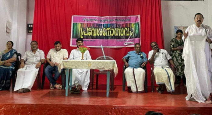 തുരുത്തിക്കാട് പ്രവാസി സംസ്കൃതി അസോസിയേഷന്റെ നേത്രുത്വത്തില് പഠനോപകരണങ്ങള് വിതരണം ചെയ്തു തുരുത്തിക്കാട് പ്രവാസി സംസ്കൃതി അസോസിയേഷന്റെ നേത്രുത്വത്തില് പഠനോപകരണങ്ങള് വിതരണം ചെയ്തു