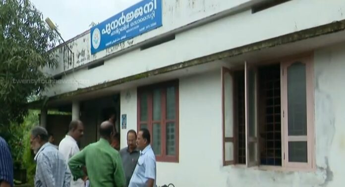 പുനർജനി അഭയ കേന്ദ്രത്തിലെ ക്രൂര പീഡനമേറ്റ വയോജനങ്ങളെ ഗാന്ധിഭവനിലേക്ക് മാറ്റി പുനർജനി അഭയ കേന്ദ്രത്തിലെ ക്രൂര പീഡനമേറ്റ വയോജനങ്ങളെ ഗാന്ധിഭവനിലേക്ക് മാറ്റി