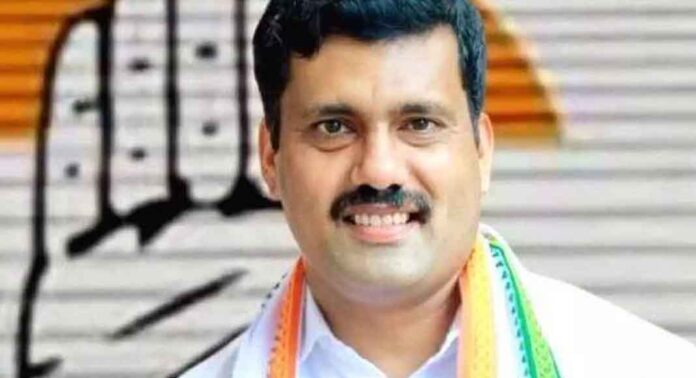 വെള്ളാപ്പള്ളി പറഞ്ഞിട്ട് ഒരു ഈഴവനും ഇടതുപക്ഷത്തിന് വോട്ട് ചെയ്തില്ല : റിജിൽ മാക്കുറ്റി വെള്ളാപ്പള്ളി പറഞ്ഞിട്ട് ഒരു ഈഴവനും ഇടതുപക്ഷത്തിന് വോട്ട് ചെയ്തില്ല : റിജിൽ മാക്കുറ്റി