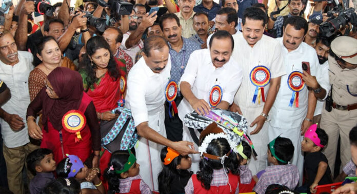 ലോക നിലവാരത്തിലുള്ള വിദ്യാഭ്യാസ സ്ഥാപനങ്ങൾ കേരളത്തിൽ സ്ഥാപിക്കും : മുഖ്യമന്ത്രി വി.ഡി. സതീശൻ ലോക നിലവാരത്തിലുള്ള വിദ്യാഭ്യാസ സ്ഥാപനങ്ങൾ കേരളത്തിൽ സ്ഥാപിക്കും : മുഖ്യമന്ത്രി വി.ഡി. സതീശൻ