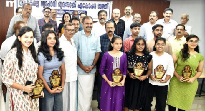 കേരള വ്യാപാരി വ്യവസായി ഏകോപന സമിതി പത്തനംതിട്ട ജില്ലാ കമ്മറ്റിയുടെ നേതൃത്വത്തില് മെറിറ്റ് അവാർഡ് 2026 നടത്തി കേരള വ്യാപാരി വ്യവസായി ഏകോപന സമിതി പത്തനംതിട്ട ജില്ലാ കമ്മറ്റിയുടെ നേതൃത്വത്തില് മെറിറ്റ് അവാർഡ് 2026 നടത്തി