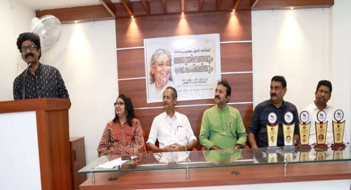 എസ്. ജാനകിയുടെ പേരിൽ മലയാള സിനിമയിലെ യുവ ഗായികയ്ക്ക് പുരസ്കാരം ഏർപ്പെടുത്തും എസ്. ജാനകിയുടെ പേരിൽ മലയാള സിനിമയിലെ യുവ ഗായികയ്ക്ക് പുരസ്കാരം ഏർപ്പെടുത്തും