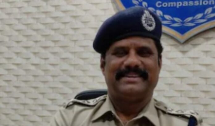 വില്ലകളും കൃഷിഭൂമിയും ഉൾപ്പെടെ കോടികളുടെ അനധികൃത സ്വത്ത് ; തെലങ്കാനയിലെ ഡിഎസ്പി അറസ്റ്റിൽ വില്ലകളും കൃഷിഭൂമിയും ഉൾപ്പെടെ കോടികളുടെ അനധികൃത സ്വത്ത് ; തെലങ്കാനയിലെ ഡിഎസ്പി അറസ്റ്റിൽ