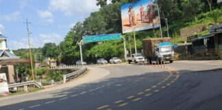ട്രാഫിക് ഡിവൈഡർ തൂണുകൾ തകർന്നു ; പുനലൂർ-മൂവാറ്റുപുഴ സംസ്ഥാനപാതയിൽ അപകടഭീഷണി