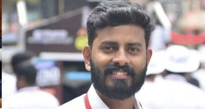 ജോലി വാഗ്ദാനം ചെയ്ത് പീഡനം; വിവാദങ്ങൾക്കൊടുവിൽ പഞ്ചായത്ത് അംഗം സി. സുജിത്ത് രാജിവെച്ചു ജോലി വാഗ്ദാനം ചെയ്ത് പീഡനം; വിവാദങ്ങൾക്കൊടുവിൽ പഞ്ചായത്ത് അംഗം സി. സുജിത്ത് രാജിവെച്ചു
