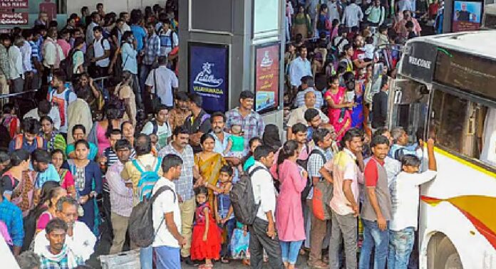 ഓണത്തിരക്ക് പരിഹരിക്കാന് സ്വകാര്യ ബസുകള് വാടകയ്ക്കെടുക്കാന് കെഎസ്ആര്ടിസി ഓണത്തിരക്ക് പരിഹരിക്കാന് സ്വകാര്യ ബസുകള് വാടകയ്ക്കെടുക്കാന് കെഎസ്ആര്ടിസി