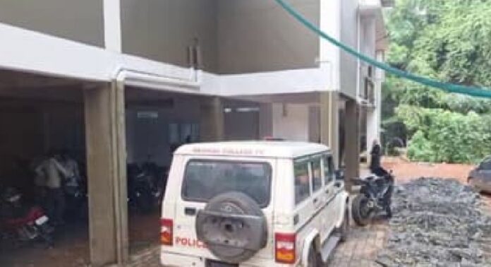 കോഴിക്കോട് മുണ്ടിക്കല് താഴത്ത് കടം കൊടുത്ത പണത്തെ ചൊല്ലി തര്ക്കം കോഴിക്കോട് മുണ്ടിക്കല് താഴത്ത് കടം കൊടുത്ത പണത്തെ ചൊല്ലി തര്ക്കം