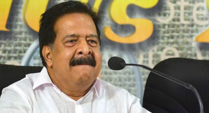 വി ഡിക്ക് പിന്നാലെ ‘മൈക്ക് കെണിയിൽ’ ചെന്നിത്തല വി ഡിക്ക് പിന്നാലെ ‘മൈക്ക് കെണിയിൽ’ ചെന്നിത്തല