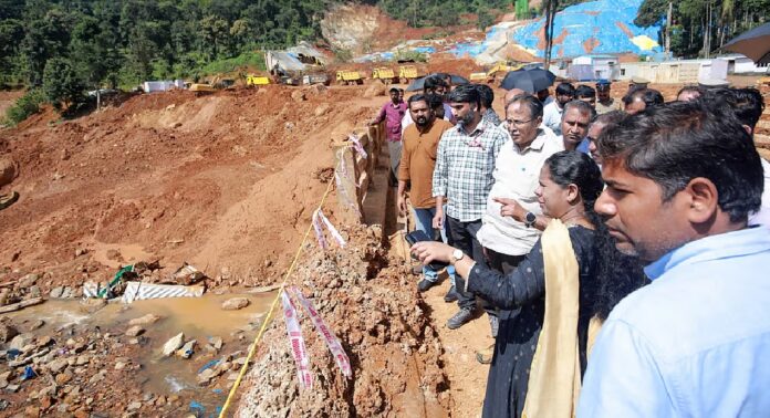 കൽപ്പറ്റയിൽ അഞ്ച് കുടുംബങ്ങൾക്ക് ഒഴിഞ്ഞുപോകാൻ നോട്ടീസ് കൽപ്പറ്റയിൽ അഞ്ച് കുടുംബങ്ങൾക്ക് ഒഴിഞ്ഞുപോകാൻ നോട്ടീസ്