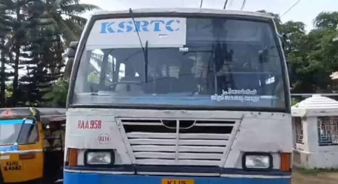 പ്രിയദർശനി ബസിന് ബ്രേക്ക് നഷ്ടപ്പെട്ടു; ഡ്രൈവറുടെ സമയോചിതമായ ഇടപെടലിൽ വൻ അപകടം ഒഴിവായി പ്രിയദർശനി ബസിന് ബ്രേക്ക് നഷ്ടപ്പെട്ടു; ഡ്രൈവറുടെ സമയോചിതമായ ഇടപെടലിൽ വൻ അപകടം ഒഴിവായി
