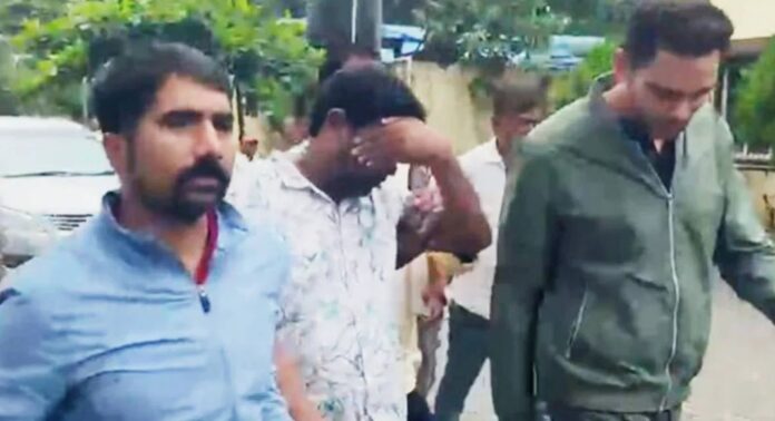 മഹാരാഷ്ട്ര ടെറ്റ് പരീക്ഷാ പേപ്പർ ചോർച്ച ; മുഖ്യസൂത്രധാരൻ ബ്രിജേഷ് ഗുപ്ത ബിഹാറിൽ അറസ്റ്റിൽ മഹാരാഷ്ട്ര ടെറ്റ് പരീക്ഷാ പേപ്പർ ചോർച്ച ; മുഖ്യസൂത്രധാരൻ ബ്രിജേഷ് ഗുപ്ത ബിഹാറിൽ അറസ്റ്റിൽ