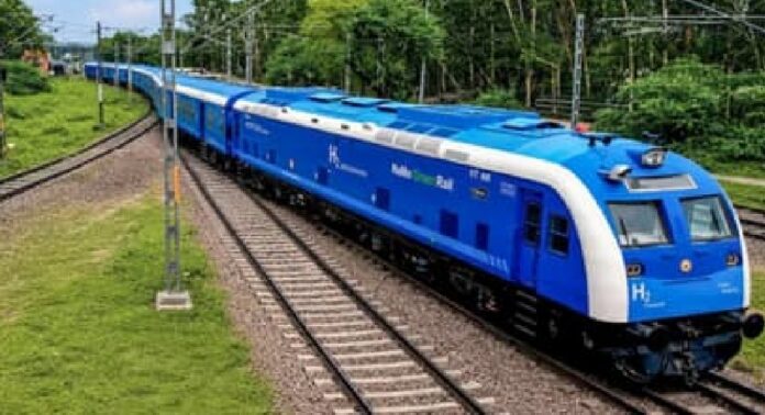 പ്ലാറ്റ്ഫോം ടിക്കറ്റിനേക്കാൾ ചെലവ് കുറവിൽ യാത്രയൊരുക്കി നമോ ഗ്രീൻ റെയിൽ പ്ലാറ്റ്ഫോം ടിക്കറ്റിനേക്കാൾ ചെലവ് കുറവിൽ യാത്രയൊരുക്കി നമോ ഗ്രീൻ റെയിൽ