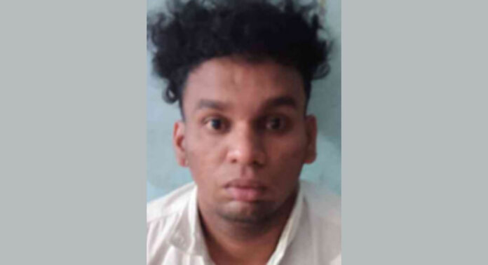 സ്വകാര്യ ബസില് വെച്ച് യുവതിക്ക് നേരെ ലൈംഗികാതിക്രമം , 25കാരനായ പ്രതി പിടിയില് സ്വകാര്യ ബസില് വെച്ച് യുവതിക്ക് നേരെ ലൈംഗികാതിക്രമം , 25കാരനായ പ്രതി പിടിയില്