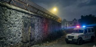 സ്കൂളിലെ ചെറിയ തർക്കത്തിന് പ്രതികാരമായി പെൺകുട്ടിയെയും സഹോദരിയെയും വഴിയിലിട്ട് തല്ലിച്ചതച്ച് സഹപാഠിയുടെ കുടുംബം