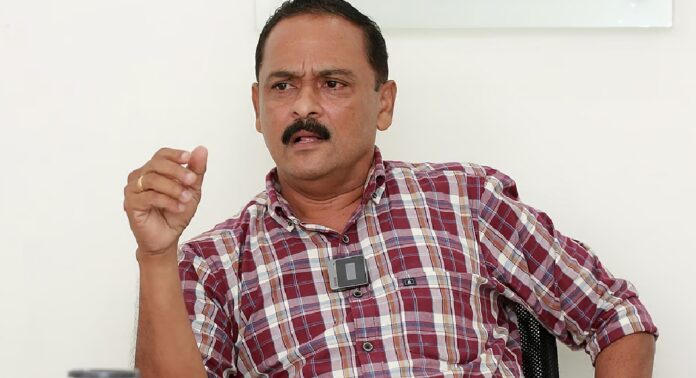 ജയിലുകളില് ഉള്ക്കൊള്ളാവുന്നതിനേക്കാള് അധികം തടവുകാരുണ്ടെന്ന് വിയ്യൂര് ജയില് മുന് സൂപ്രണ്ട് കെ അനില്കുമാര് ജയിലുകളില് ഉള്ക്കൊള്ളാവുന്നതിനേക്കാള് അധികം തടവുകാരുണ്ടെന്ന് വിയ്യൂര് ജയില് മുന് സൂപ്രണ്ട് കെ അനില്കുമാര്